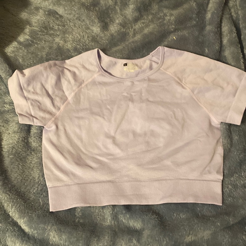 lilac fitted athletic shirt